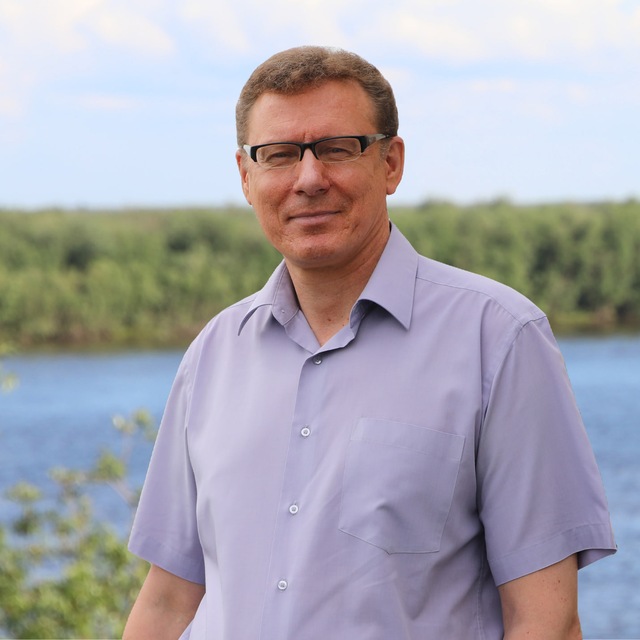 Олег Попов