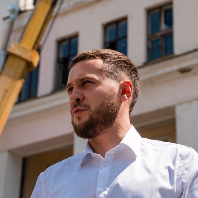 МАКАРОВ