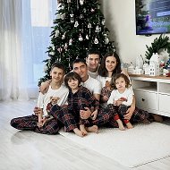 Komissaro8a / Family life