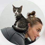 Киска в бусиках