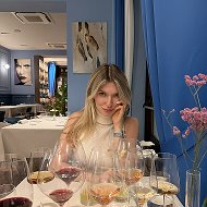 Нутрициолог с бокалом вина🥂